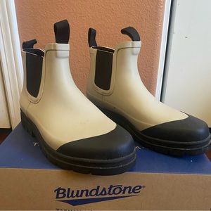 Everlane Chelsea Rain Boots (size 8)